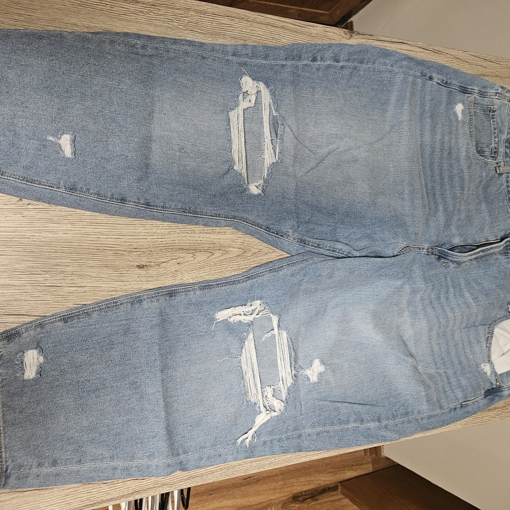 American Eagle Outfitters Light Blue Ripped Ankle Jeans